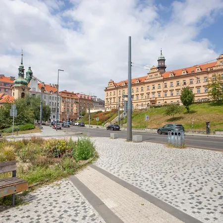 Blueground 10 Fully Equipped Nr Park Prg-24 Praag